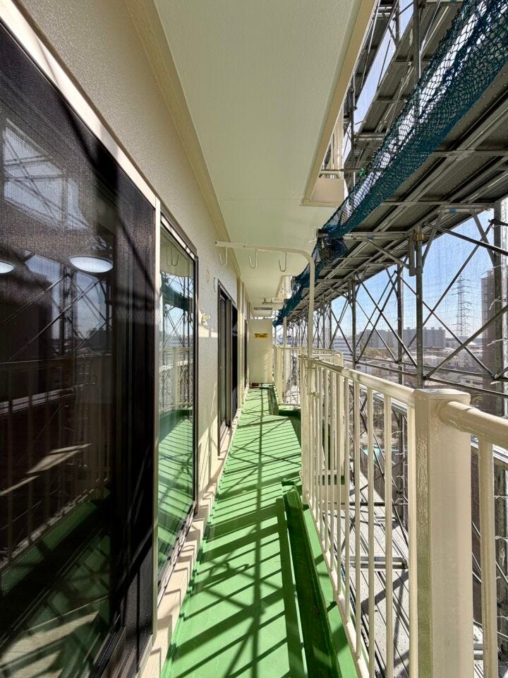 〈南側バルコニー〉3WAYワイドバルコニーは、ご家族の洗濯物やお布団をたっぷり干せます♪