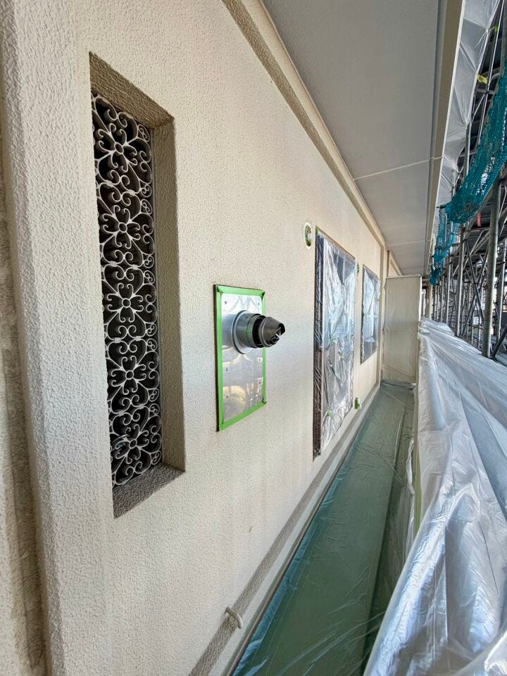 〈北側バルコニー〉南北両面バルコニーなので、窓や扉を開ければ室内に心地よい風が吹き抜けます♪