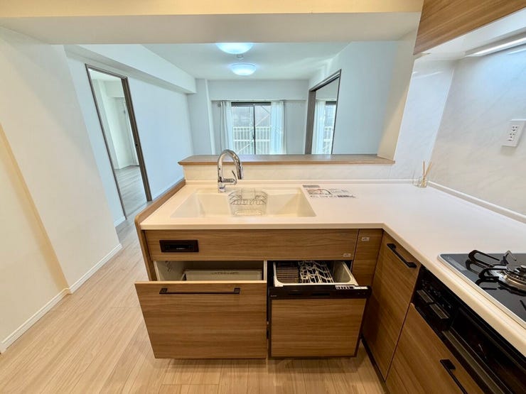 食器洗乾燥機付で忙しいママをサポート♪料理をしながら家族と会話を楽しめる対面キッチン♪