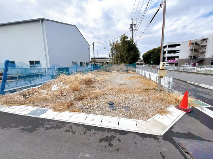 建築条件なし×更地渡し!
理想の住まいを一から自由にプランニングできます♪