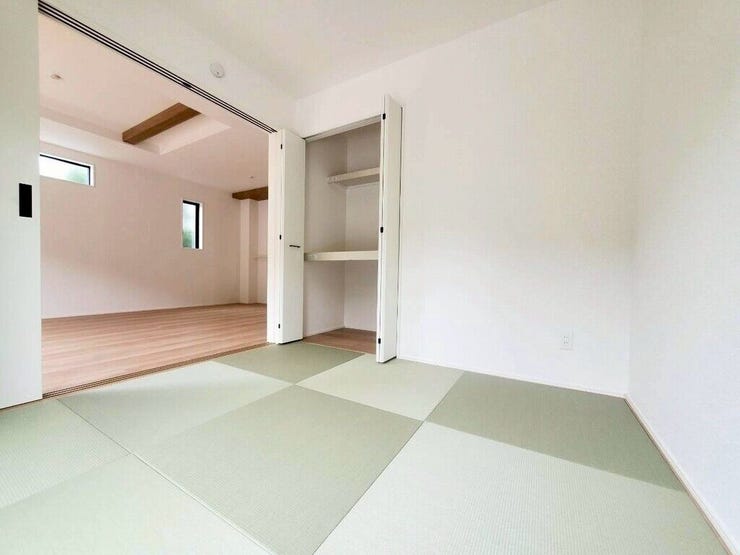 【Japanese Room】心落ち着く和室空間。客間やお子様の遊び場にも活用できます。