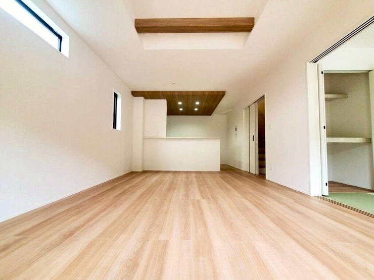 【Living】広さと明るさにこだわったリビング。家族とのコミュニケーションが弾む空間です。
