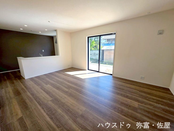 自然と家族が集まってくる、ゆったりとくつろげる広々リビング(^^)同じ時間を共有できる家族団欒の快適空間♪