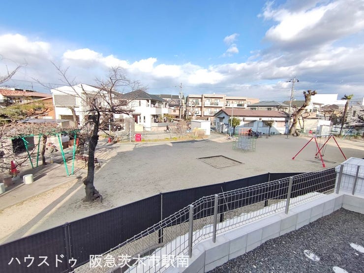 家の裏からの景色(公園)