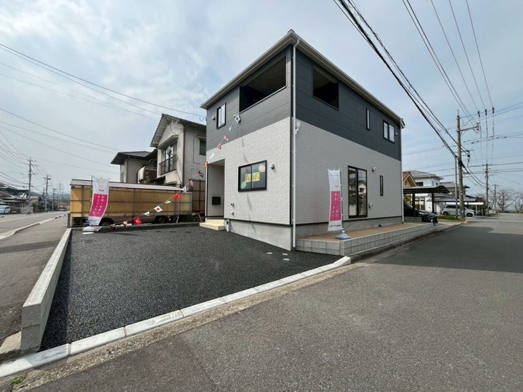 左側から見た外観です