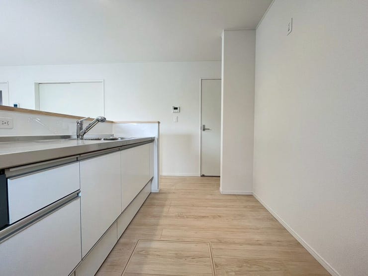 キッチンの奥からの光景です