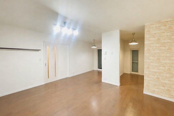 【リビング】
17.5帖のリビングはゆとりのある空間☆
※家具消しの修正を行っております。