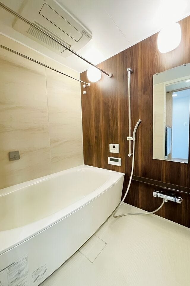 充実設備の揃った浴室で1日の疲れをゆっくり癒せます☆
※小物消しの修正を行っています。