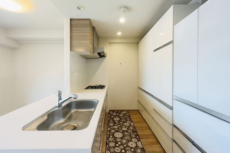 ご家族の顔を見ながら調理のできるカウンターキッチン♪
※家具消しの修正を行っています。