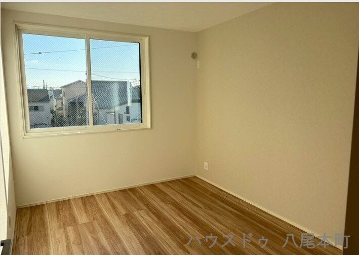 寝室や子ども部屋、在宅ワークにも使いやすい洋室。収納スペースを備え、ライフスタイルに合わせて柔軟に活用できます。