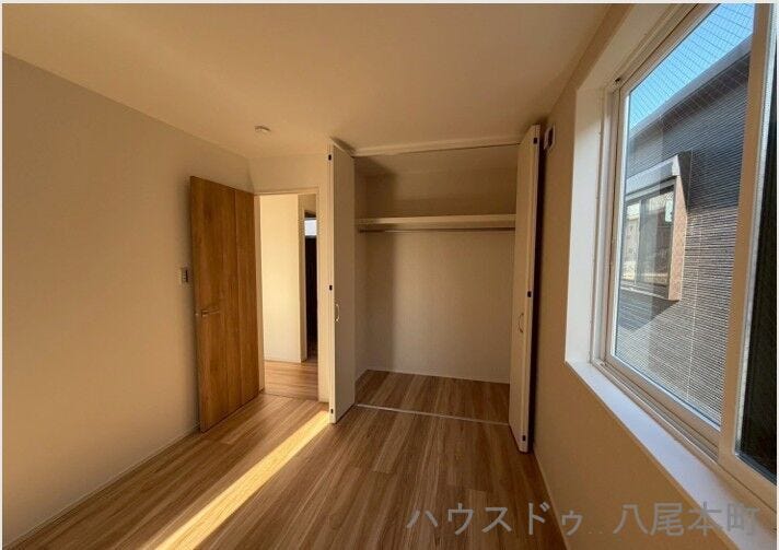 プライベートな時間を大切にできる、落ち着いた洋室です。