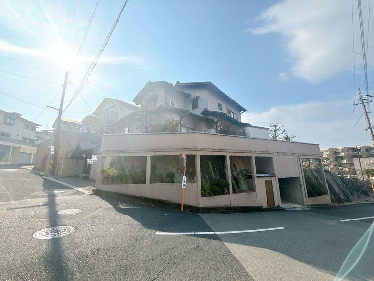 スーパーやコンビニ、幼保・小学校など生活利便施設が充実した立地です。