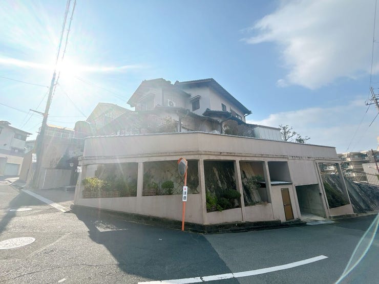 住宅地のため周辺は車の通行量も少なく、通期・登園・通学・ショッピングなど日々の往来も快適です。