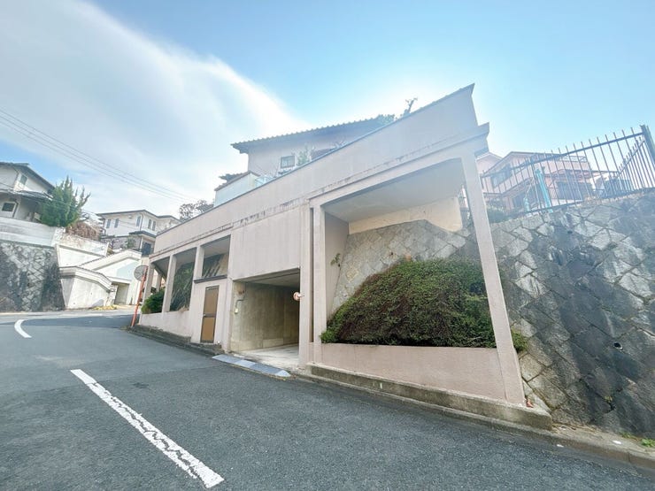 近隣にスーパーがあり生活環境の整った住宅街です。