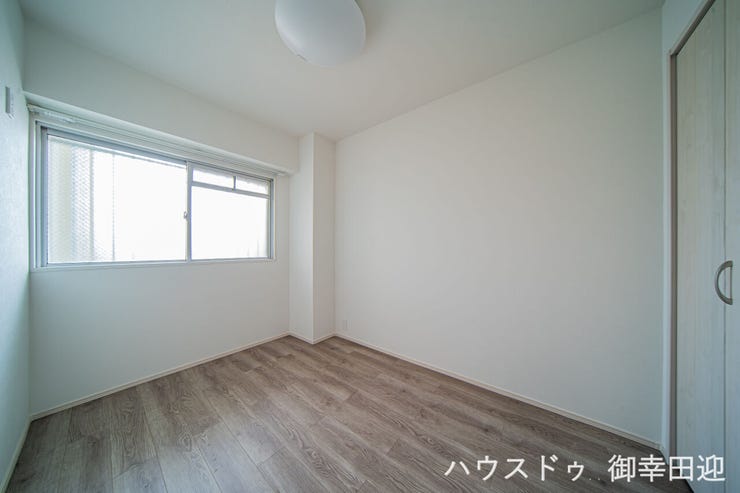 ■洋室2■寝室、書斎、趣味の部屋。家族の成長やライフスタイルに合わせ、様々な使い方ができる快適な空間です。