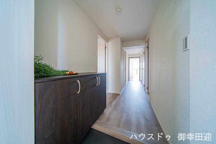 ■「しまう」が叶える美しい玄関■大容量のシューズボックスがあることでいつも整理された、気持ちの良い「家の顔」を保てます。