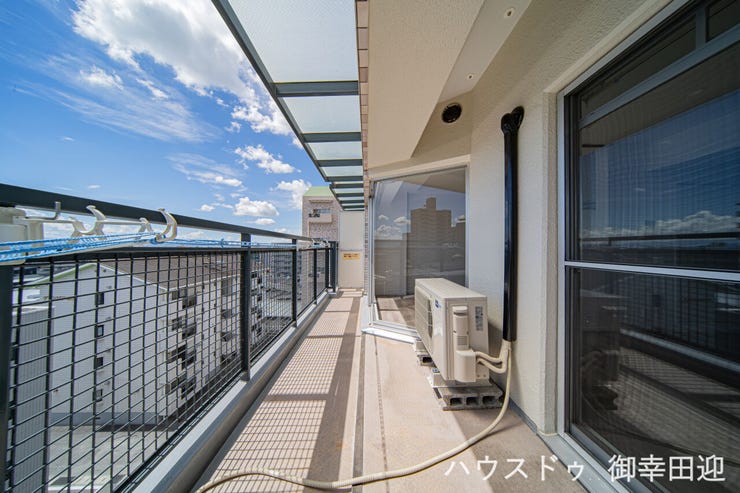 ■空の下の開放的な特等席■日光浴や読書、外の空気を感じながらリフレッシュ。暮らしを豊かにする、もう一つの心地よい空間です。