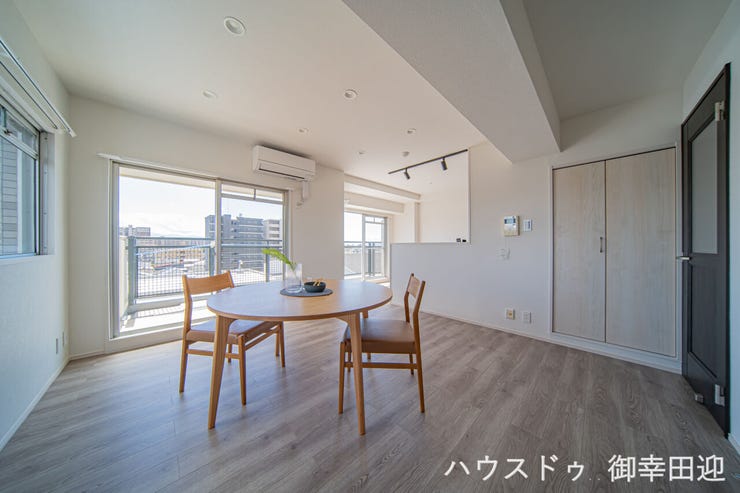 ■家族の笑顔が集う中心地■お気に入りの家具を迎え、窓からは心地の良い光が差し込みます。