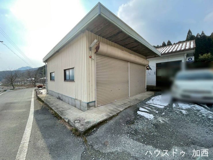 ガレージ兼倉庫