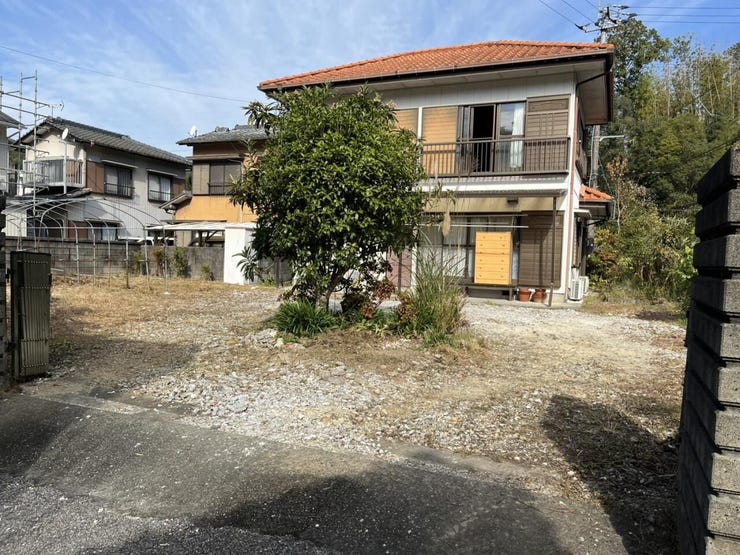 【外観】
●一宮東小学校区
●三方角地
●陽当たり良好
●敷地約110坪