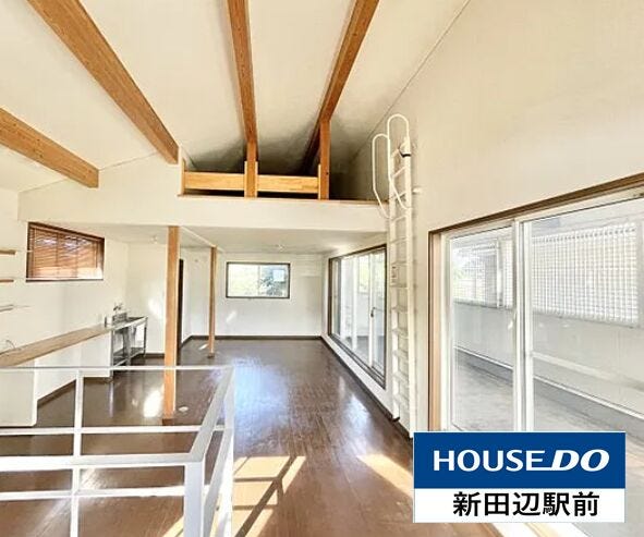 広い洋室はロフトも付いています。