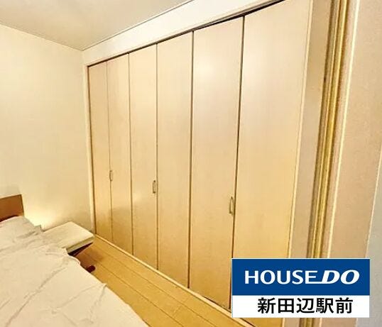 大型クローゼットです。収納が大きいので、スッキリした生活ができますね。