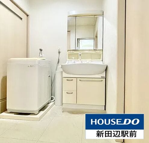 洗面スペースも白を基調にした清潔感ある洗面スペースです。