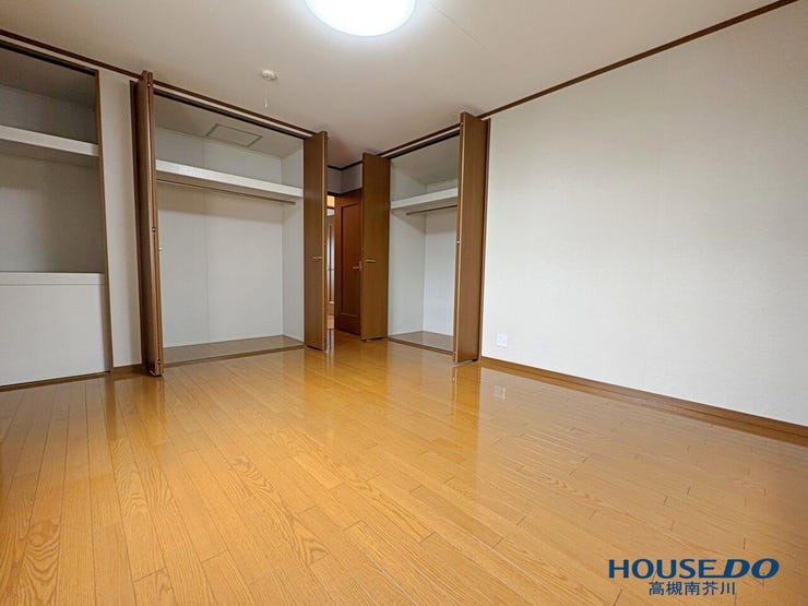 収納スペースがたっぷりある寝室