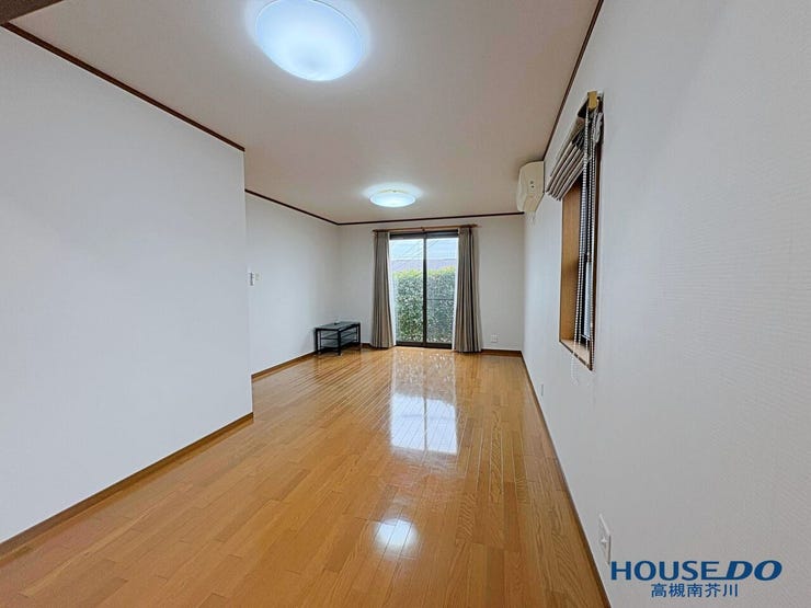 南向きの明るいリビング
生け垣があるのでプライバシーも守られております