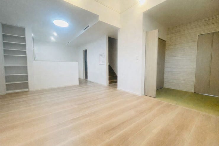 広々18帖超えのLDK♪
畳スペースもあり心安らぐ空間に★