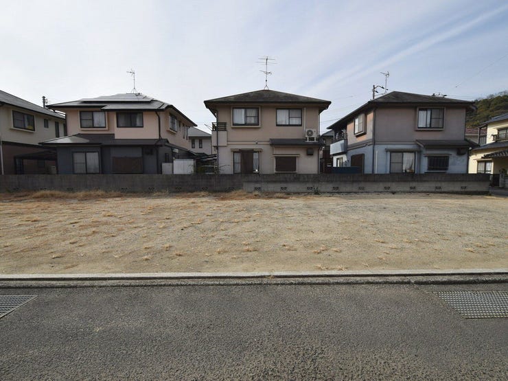 外観を東側より撮影