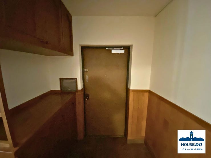 木のぬくもりを感じるナチュラルテイストの玄関は、帰宅した瞬間にほっと心が和む空間。
収納力も兼ね備えています