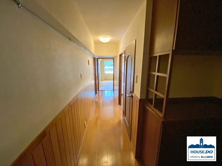 玄関からLDKへと続くゆとりある廊下スペースは、日々の動線もスムーズです