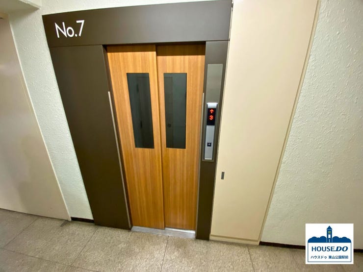 エレベータは敷地内各区画ごとに、一基ずつ完備されています