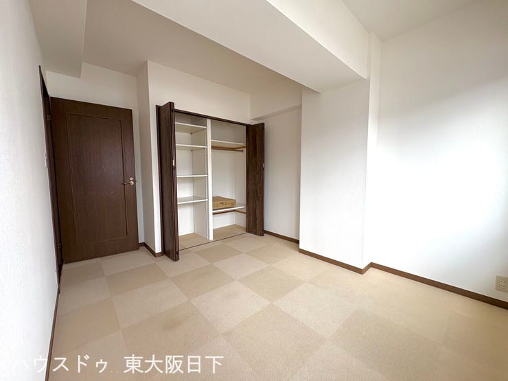 洋室6.1帖:たっぷり入るクローゼット付!普段使わないものは片づけて居室を広くお使い頂けます!