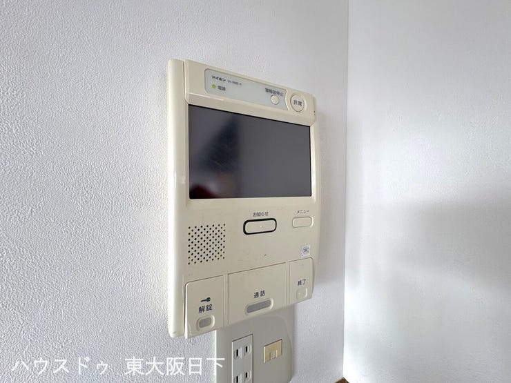 設備:来客時にも安心のモニター付きインターホンです!お子様がお留守番される時があってもまずモニターで確認できるので防犯性が高いですね!
