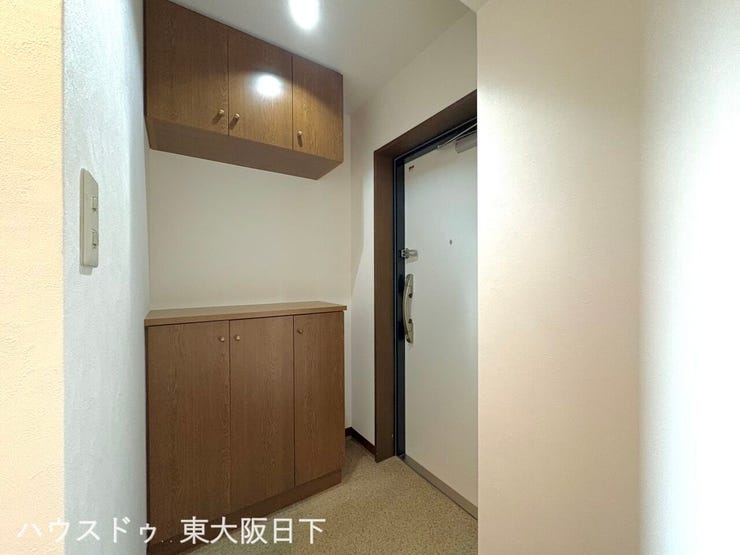 玄関:玄関扉が室内とマッチしており可愛い雰囲気です◎