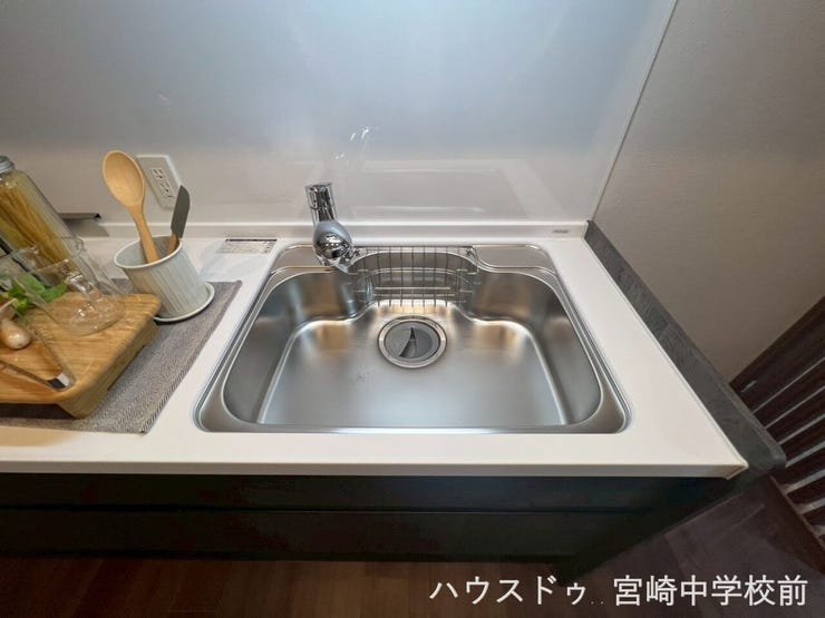 インテリア家具はディスプレイ用です。