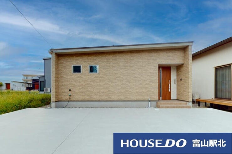 【外観】
駐車場は3台可能♪
落ち着いたあたたかみのある色合いの外観で、帰りたくなるおうちです(*´ω`)