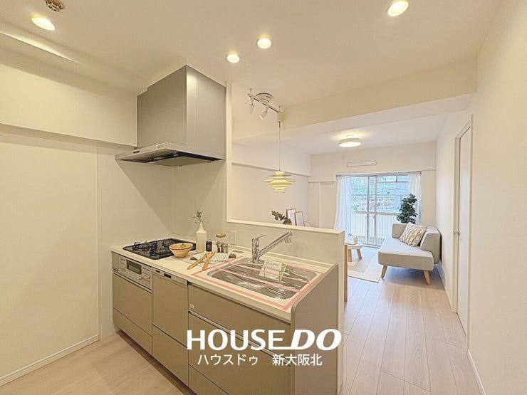 ■キッチンにはオシャレなダウンライトを設置!
■ダウンライトは埋め込み式なのでホコリが溜まりにくくお掃除もラクラクです!