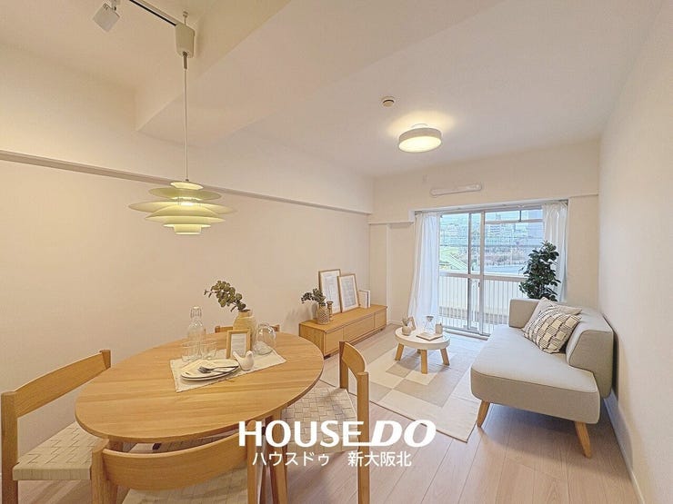 【外観】
■南向きで日当たり良好のリビングです♪
■家族が自然と集まるあたたかい空間になりそうですね!