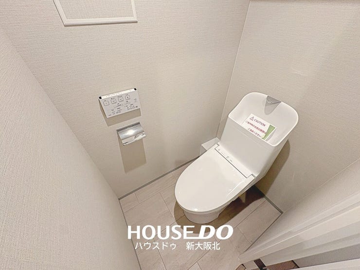 ■年中いつでも快適にご使用いただける温水便座付きトイレ!
■壁掛けリモコンがついているので操作もスムーズです!