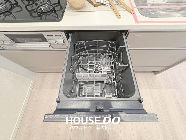 ■忙しい方にも嬉しい食器洗浄乾燥機付き!
■食後のめんどうなお皿洗いは任せて、ご家族と一緒にくつろいじゃいましょう!
■実は手洗いに比べて水の節約にもなるんですよ!