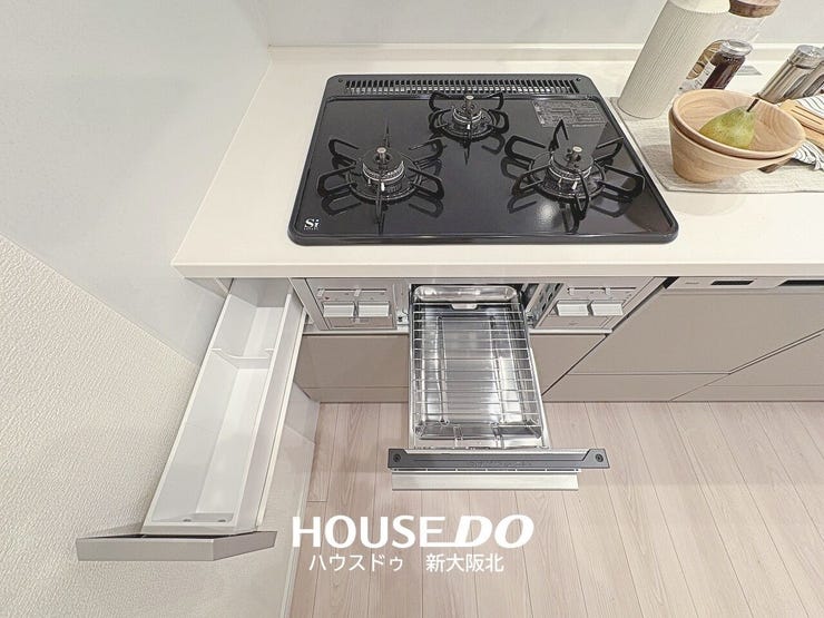 ■コンロの横にスパイスケースがあるのも嬉しいポイント!
■料理をしながらサッと取り出せるだけではなく、ホコリや油汚れから調味料を守り、清潔にお使いいただくことができます!