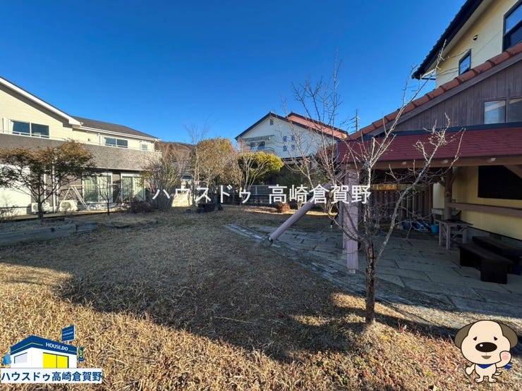 広く手入れの行き届いた庭で、ガーデニングやのんびり過ごす時間を楽しめます。