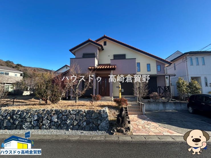 閑静な住宅街に位置し、落ち着いた環境で快適に暮らせます。