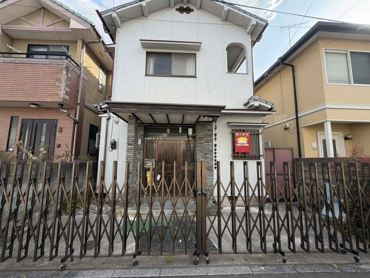外観を西側より撮影