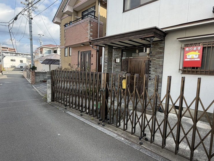 外観を南西側より撮影