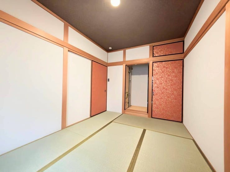 こちらの物件唯一の和室です!
畳の張替えもしているのできれいです!
6帖