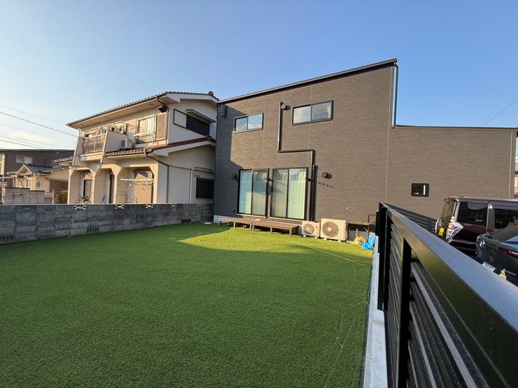 建物裏手には、広々としたお庭があります♪